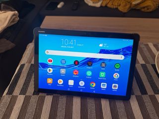 Huawei Mediapad M5 Lite con funda