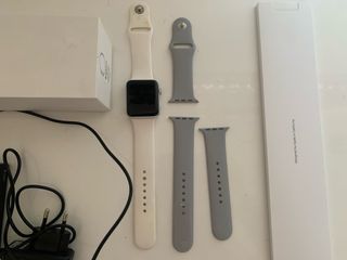 Apple Watch Serie 3 y base de carga