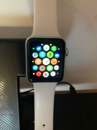 Apple Watch Serie 3 y base de carga