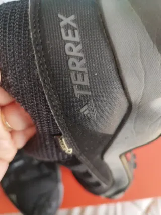 Zapatillas Adidas Gore-Tex Negras y Grises