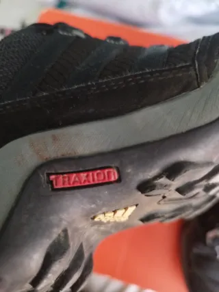 Zapatillas Adidas Gore-Tex Negras y Grises