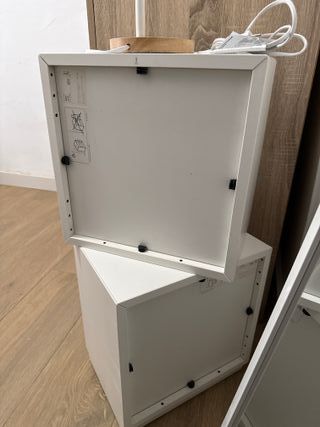 2 Cubos EKET + Lámpara + Espejo