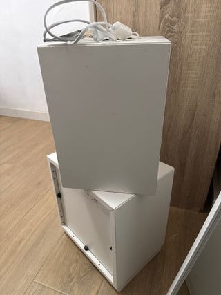 2 Cubos EKET + Lámpara + Espejo