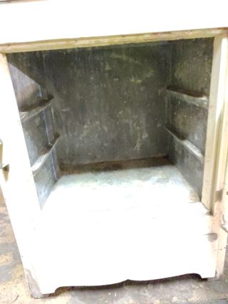 Antigua nevera de hielo Tarrats