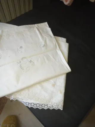 Sábanas antiguas de algodón bordadas