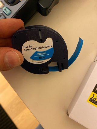 Etichettatrice Dymo. Con cartucce miste.