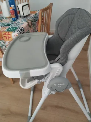 Trona evolutiva Mila gris y cojín estrellla