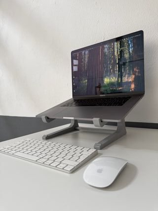 Soporte para portátil con almacenamiento