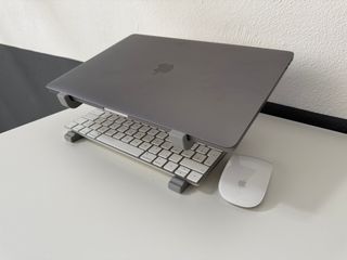 Soporte para portátil con almacenamiento