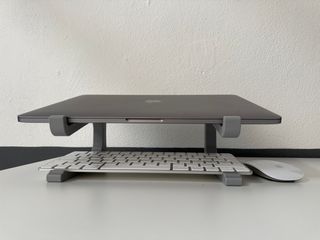 Soporte para portátil con almacenamiento