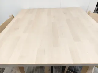 Mesa alta madera y 2 taburetes madera. IKEA