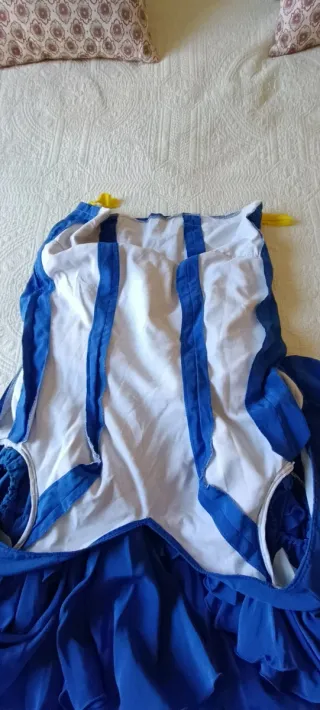 Traje de flamenca azul con volantes