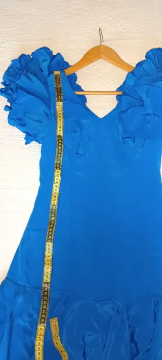 Traje de flamenca azul con volantes