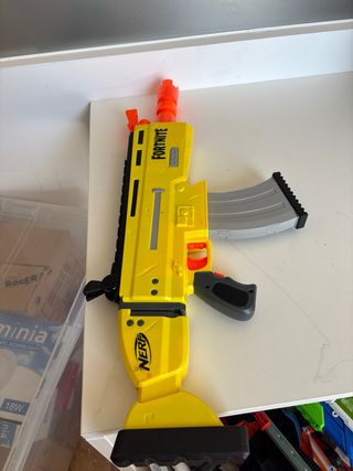 Lanzador Nerf Fortnite AR-L a pilas