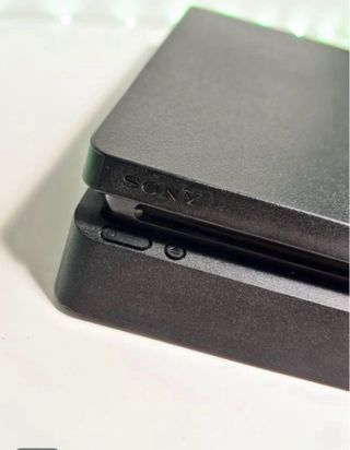 PS4 Slim Negra + 2 Mandos + FIFA 23+ 2 juegos