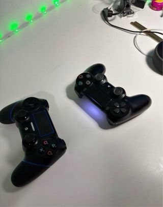 PS4 Slim Negra + 2 Mandos + FIFA 23+ 2 juegos