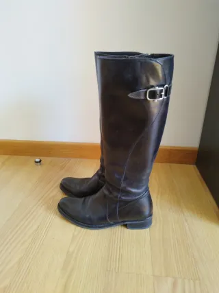 Botas altas de cuero negras