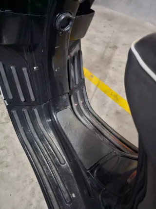 Vespa Negra Scooter