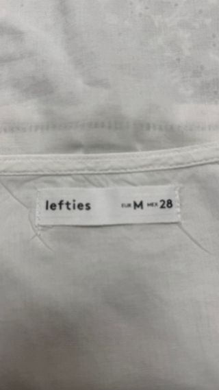 Blusa blanca con bordados