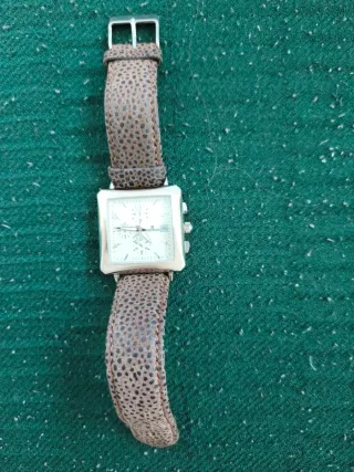 Reloj Pertegaz Caja y Correa Marrón.