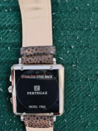 Reloj Pertegaz Caja y Correa Marrón.