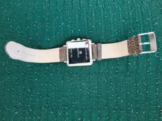 Reloj Pertegaz Caja y Correa Marrón.