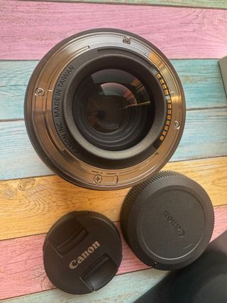 Canon RF 24mm f/1.8 Macro IS STM + parasol oficial