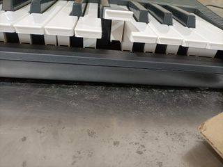 - - - - - Alesis Melody 61 Teclado Piano Eléctri