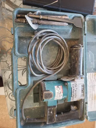 Martillo Makita HK1810 con cinceles