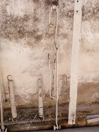 Puerta de garaje con puerta peatonal