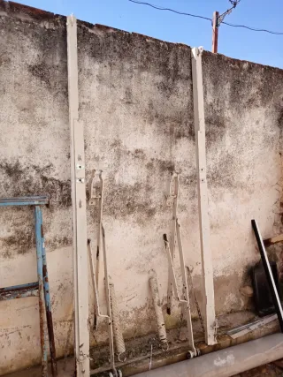 Puerta de garaje con puerta peatonal