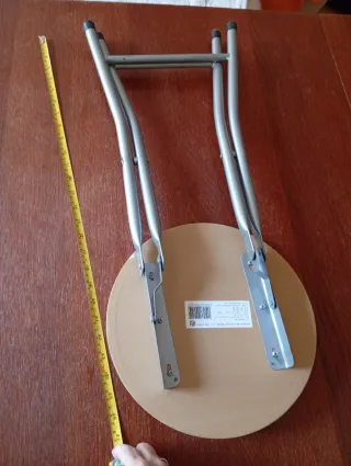 Sgabello pieghevole in legno e metallo