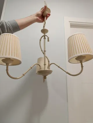 Lámpara forja blanco envejecido 3 tulipas