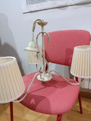 Lámpara forja blanco envejecido 3 tulipas