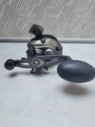 Carrete Okuma CV354-DLX LH (maneta izq.)