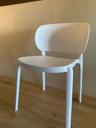 Sillas blancas de plástico (pack 4)