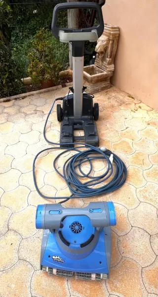 Limpiafondos Dolphin Master M5