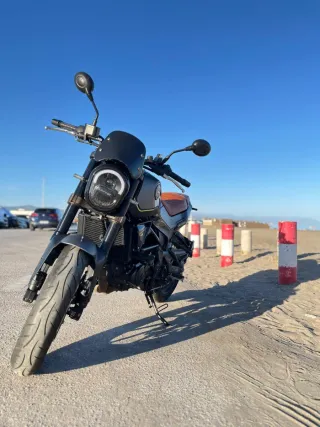 Benelli Leoncino 250 - Moto Naked Acepto cambio