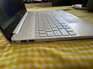 Portátil HP Plata y Blanco 12GB Ram 500 ssd