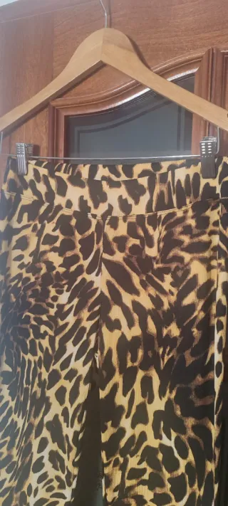 Pantalón estampado leopardo sin estrenar