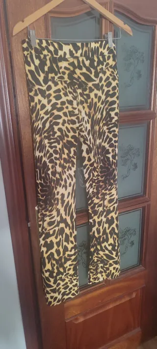 Pantalón estampado leopardo sin estrenar