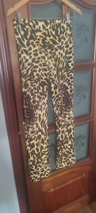 Pantalón estampado leopardo sin estrenar