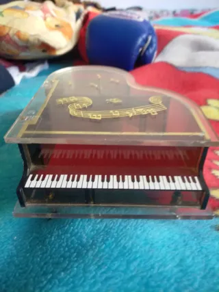 Caja de música piano joyero