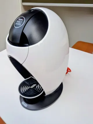 Cafetera Dolce Gusto DeLonghi Jovia Blanca y negra