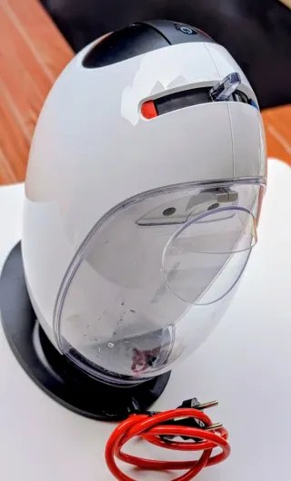 Cafetera Dolce Gusto DeLonghi Jovia Blanca y negra