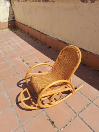 Mecedora infantil de mimbre
