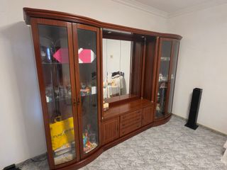 Mueble de salón madera y cristal
