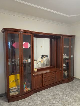 Mueble de salón madera y cristal