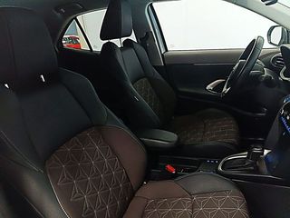 Toyota Yaris Cross Hybrid FWD Style