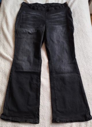 Vaqueros negros bootcut campana suave